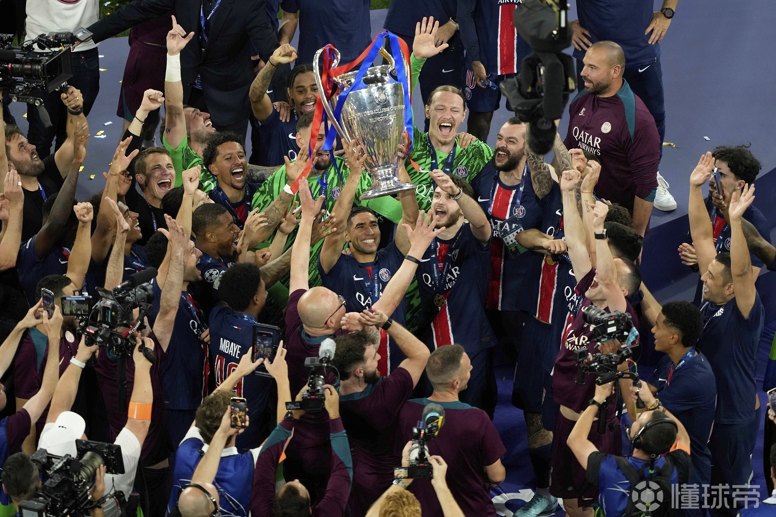 巴黎圣日耳曼观众热烈欢呼！，塔图姆迎来十二赛季出色发挥再创辉煌时刻的简单介绍AYX棋牌彩金