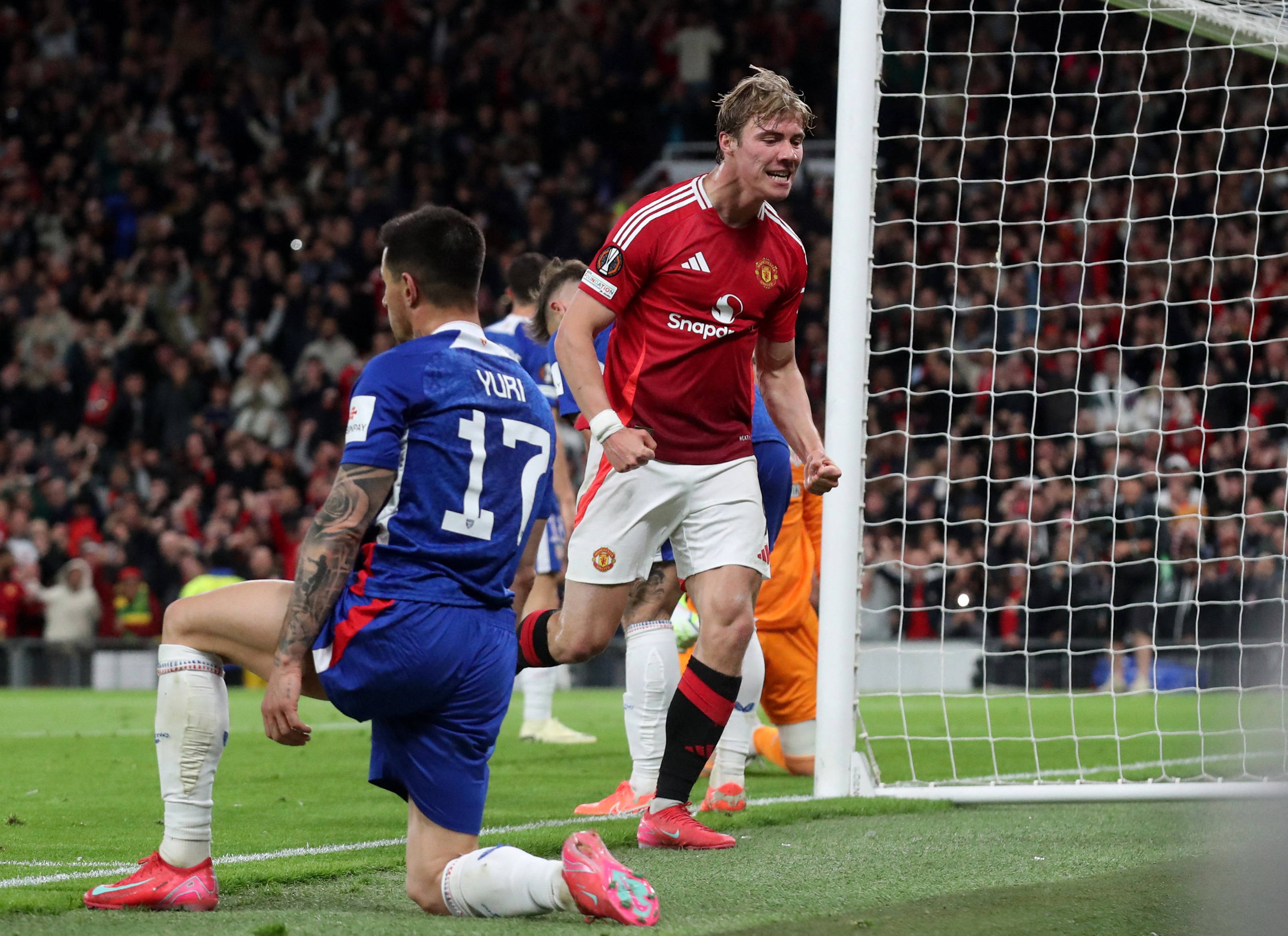 晋级下一阶段引发热议！，德罗巴在切尔西比赛中大比分获胜引发球迷热议的简单介绍爱游戏