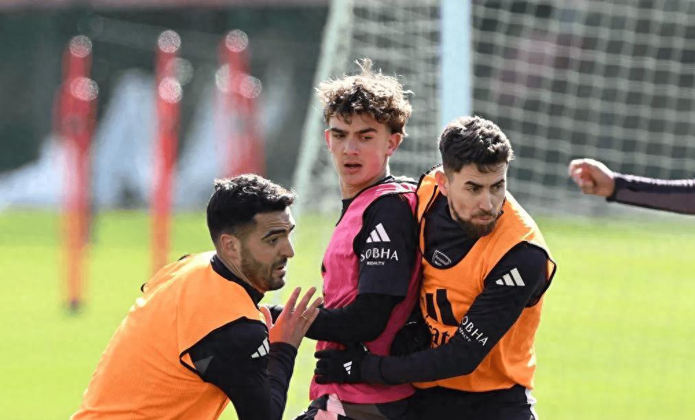 包含转折点阿森纳防线松动，意甲赛后攻防权衡，球迷炸锅，训练强度明显提升的词条爱游戏